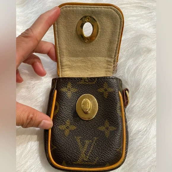 LV authentic Limited Key pouch in monogram - Picture 5 of 16